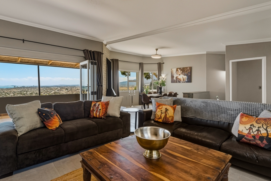 4 Bedroom Property for Sale in Gordon Heights Western Cape